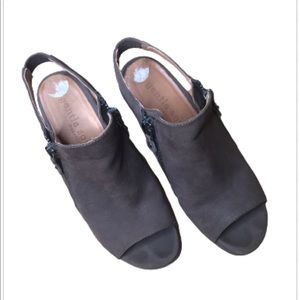 Kenneth Cole Gentle Souls open toe shoes 7.5